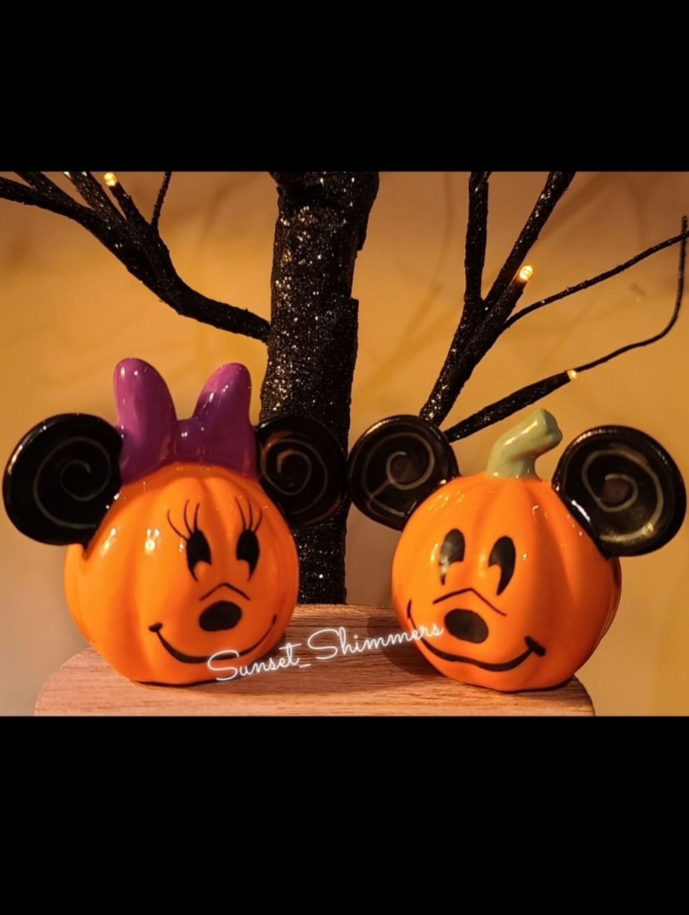 2 Disney Mickey & Minnie Halloween Pumpkin Ceramic Salt & Pepper Shaker Set New
